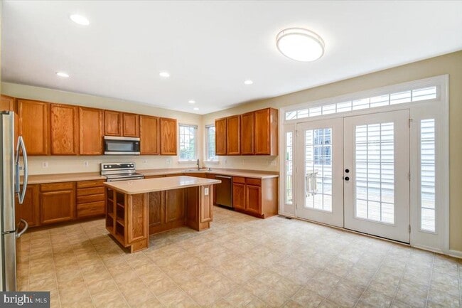 Building Photo - 240 Davis St