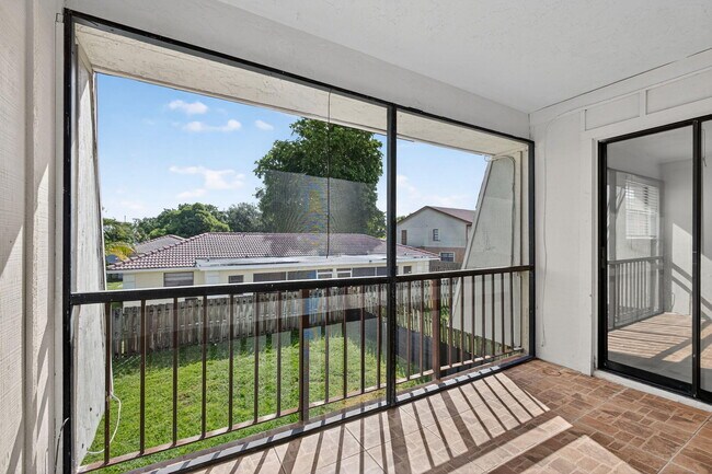 Building Photo - 1580 Montauk Dr