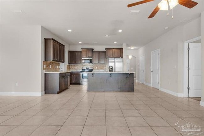 Building Photo - Beautiful Home in Waterford Sound