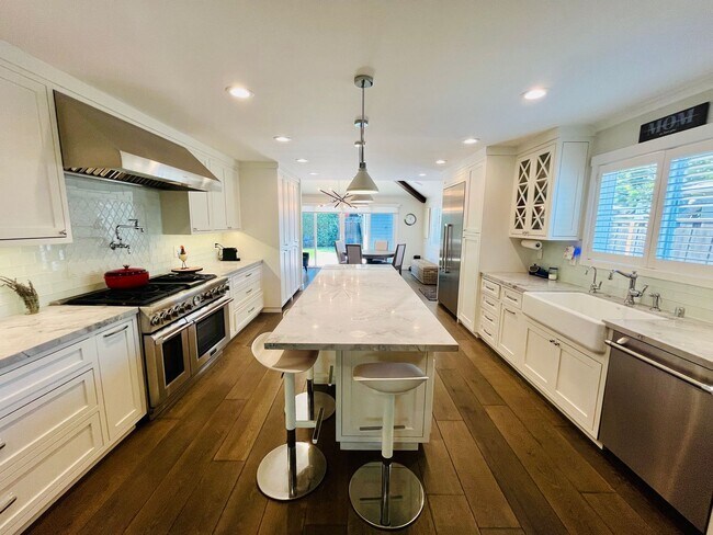 Building Photo - Stunning 3 Bed 2 Bath Downtown Sunnyvale w...
