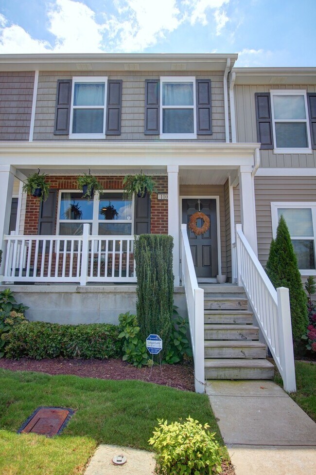Building Photo - 3bd/3.5ba Spacious 3 Floor Townhouse in Durham's Stratford Lakes Neighborhood!