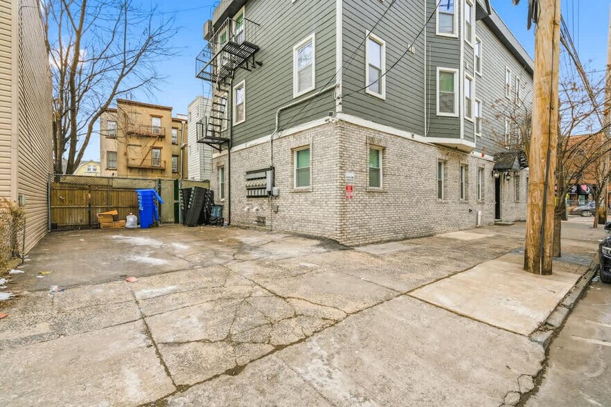 Building Photo - 41 Vroom St