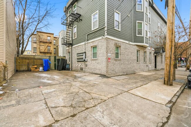 Building Photo - 41 Vroom St