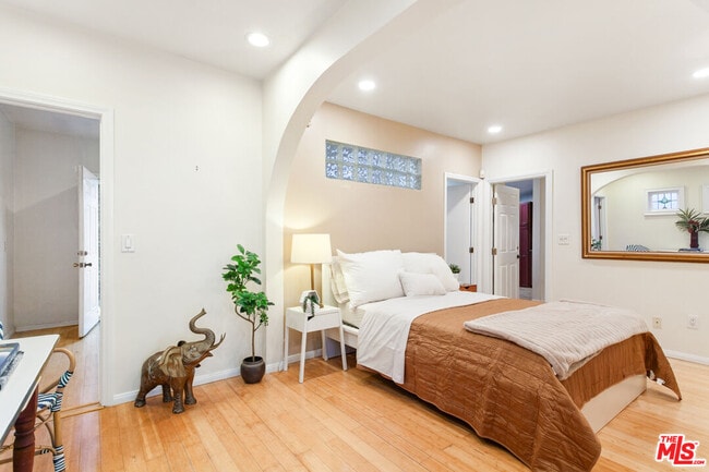 Building Photo - 1147 Wilcox Pl