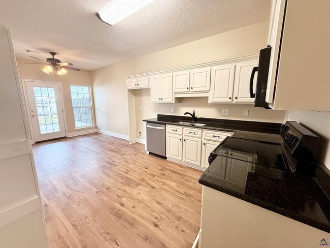 Building Photo - 200 Vining Way