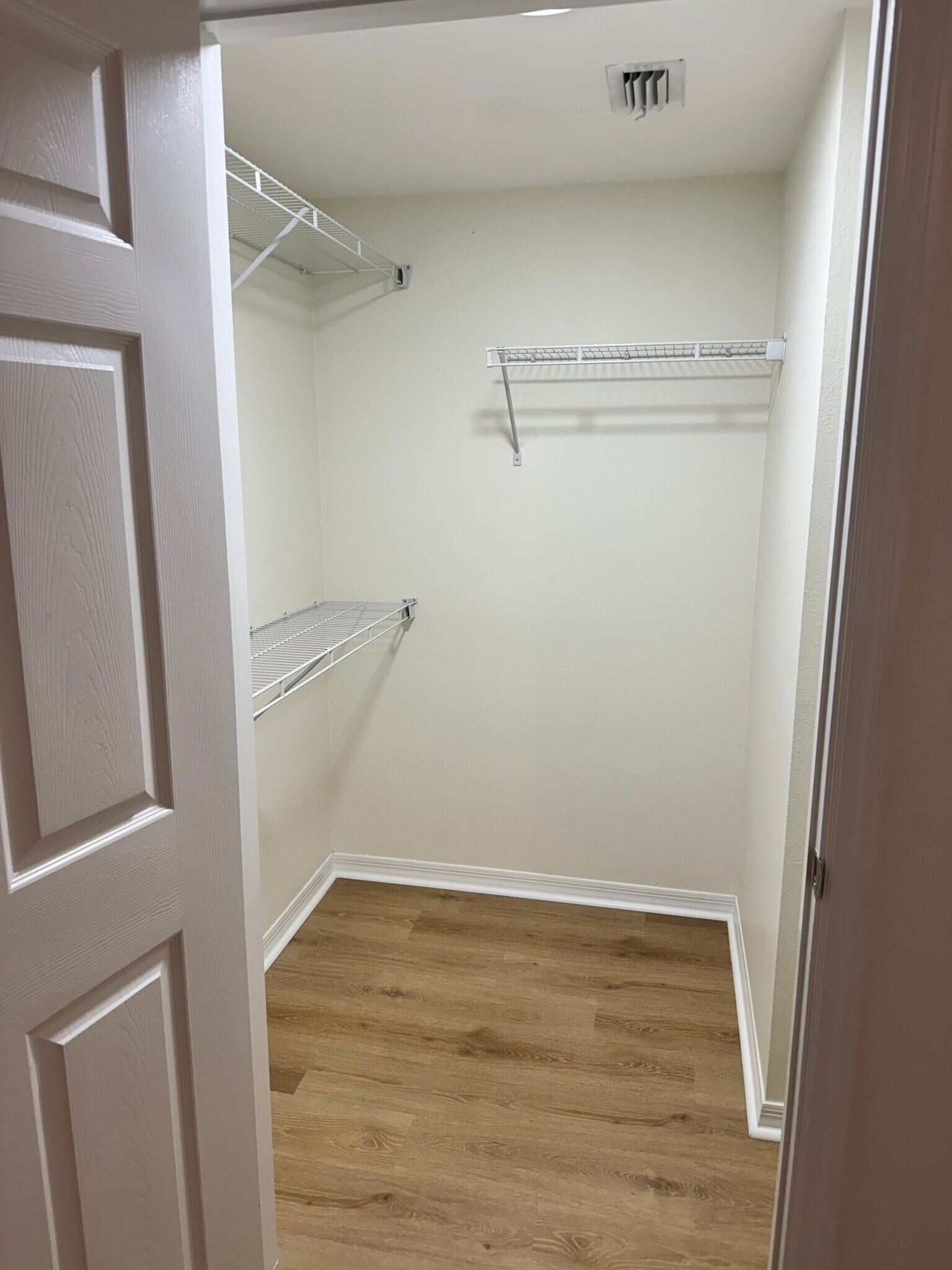 Building Photo - 6475 Emerald Dunes Dr