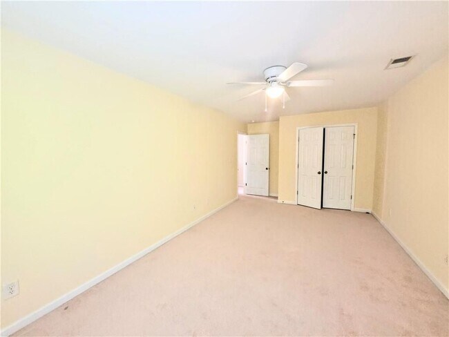 Building Photo - 113 Macalester Dr