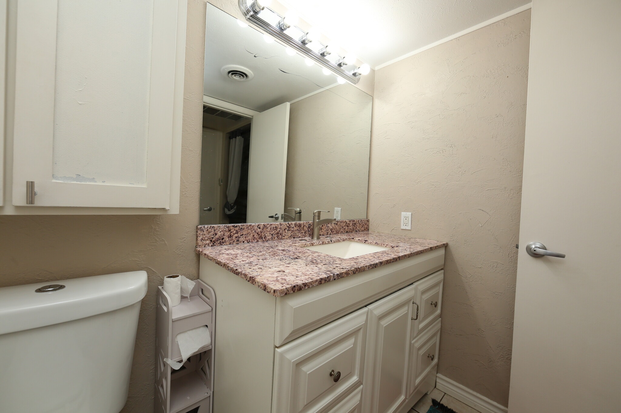 Building Photo - 7727 Meadow Park Dr