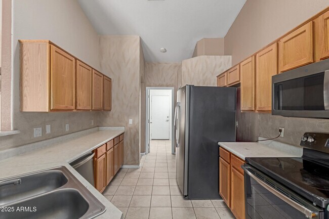 Building Photo - 1642 E Desert Ln