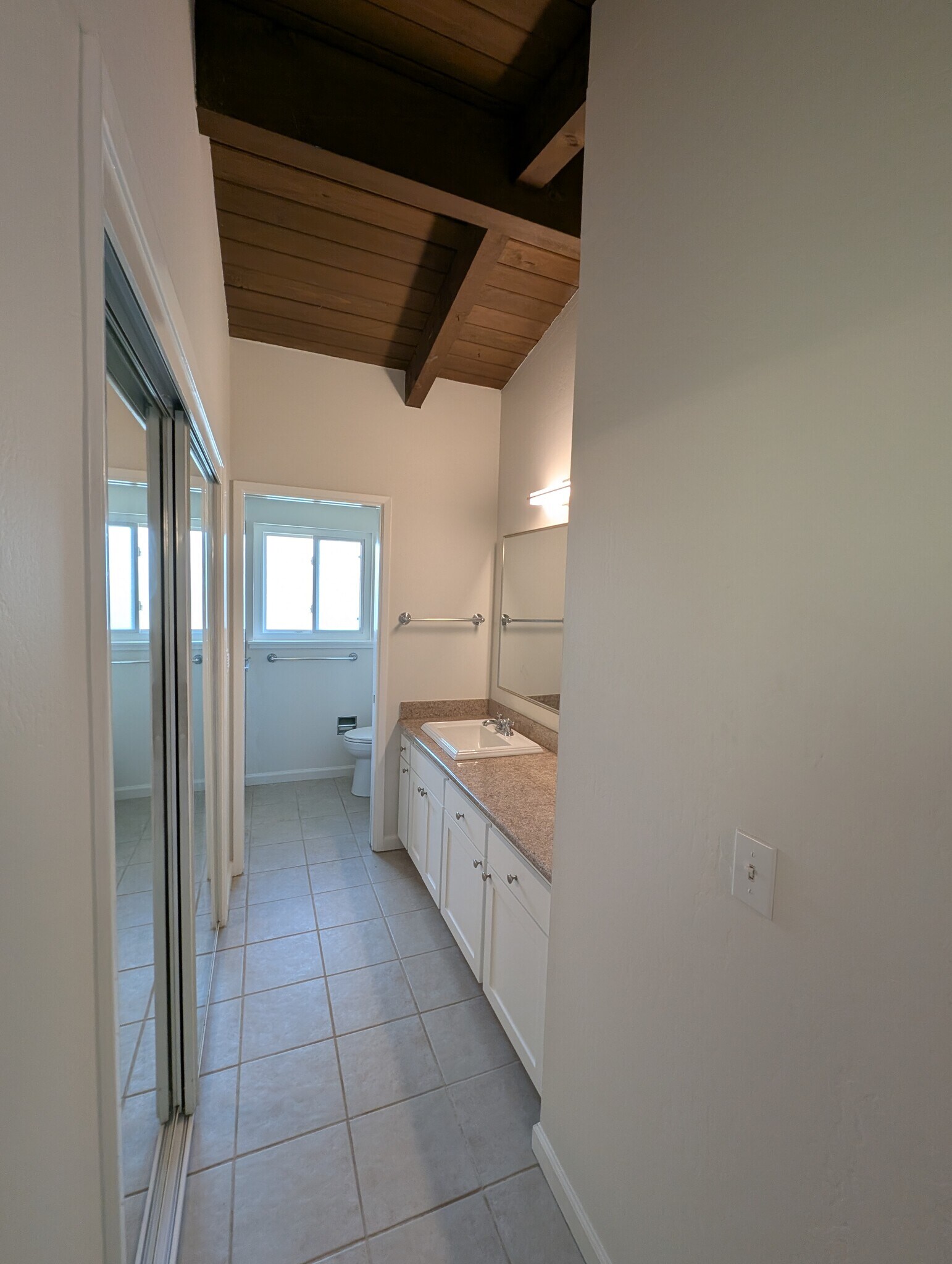 Building Photo - 214 Bayview St