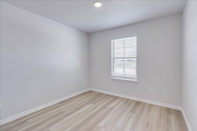 Building Photo - 1634 Comfy Wy