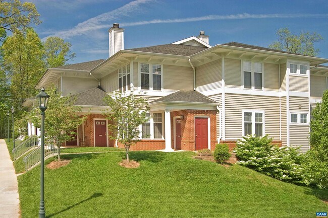 Building Photo - 840 Catalpa Court