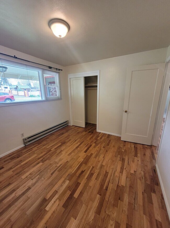 Building Photo - Charming 3BD/1BA located within walking distance to Friendly/College Hill neighborhood Market of ...