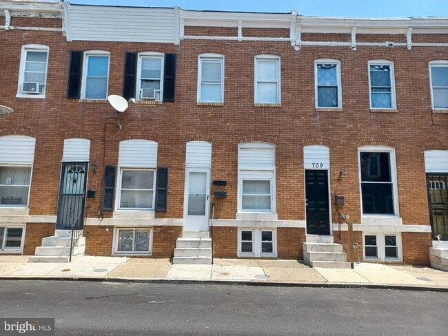 Primary Photo - 711 N Streeper St