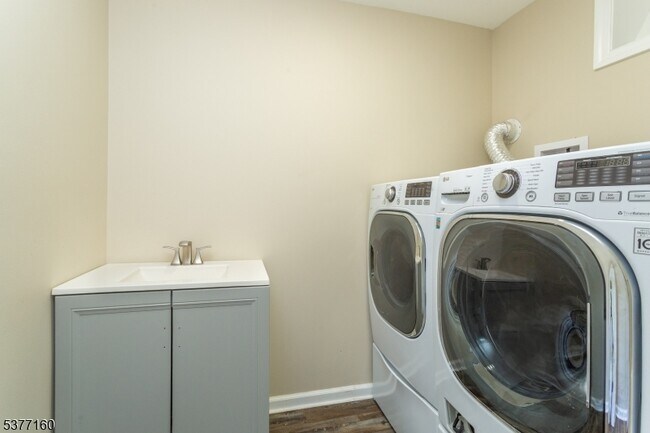Building Photo - 24 DeCroce Ct