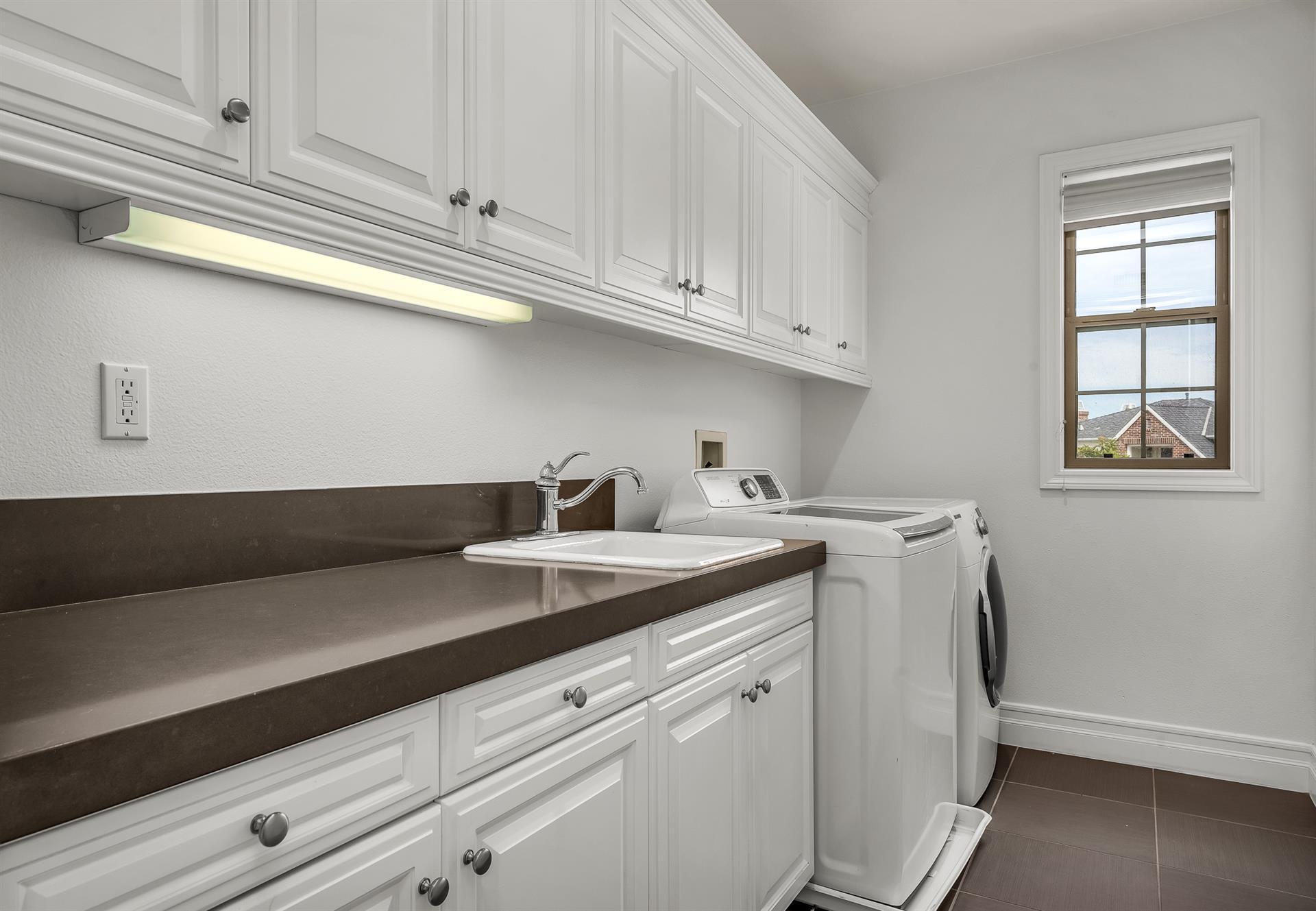 Building Photo - 8001 Ocean Bluff Dr