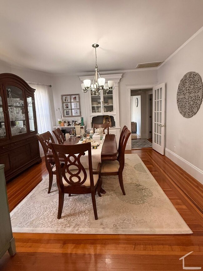 Building Photo - Beautiful Brighton townhouse with in unit laundry and included parking available 9/1/26
