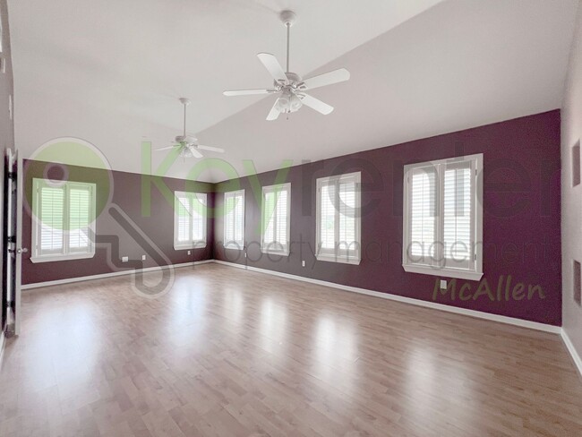 Building Photo - Gorgeous 4b/4.5bath house in McAllen