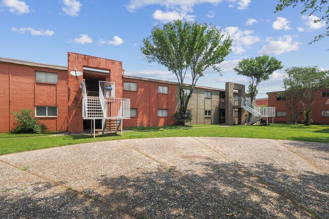 Building Photo - La Paloma Village Apartments