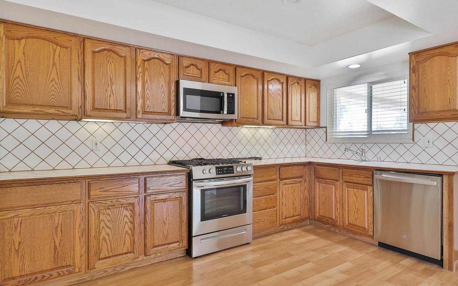 Building Photo - 1917 Hobart Dr