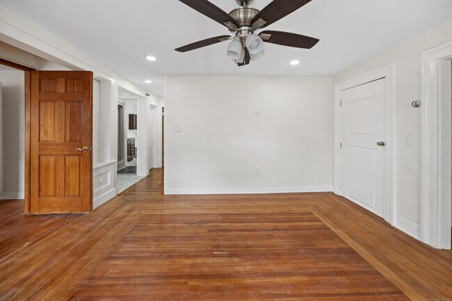 Building Photo - 57 King St