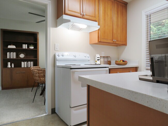 Building Photo - Hale Apartments