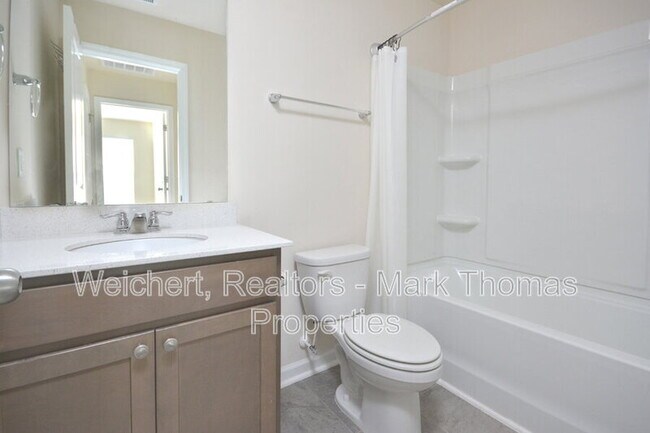 Building Photo - 409 Vassar Dr