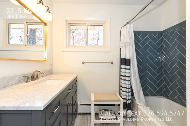 Building Photo - 2715 Kivett Dr