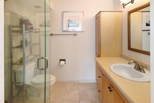 Building Photo - 3100 NE 49th St