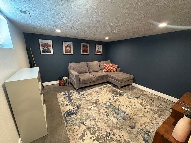 Building Photo - GORGEOUS Salt Lake Home!!!