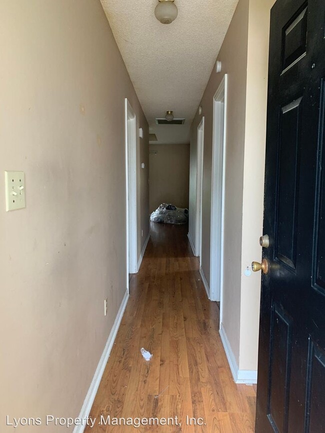 Building Photo - 3 br, 2 bath House - 148 BLUE POOL DR