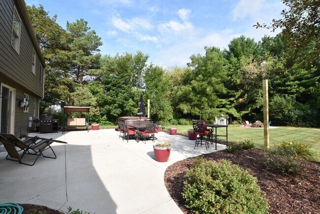 Building Photo - N63W29834 Woodfield Ct