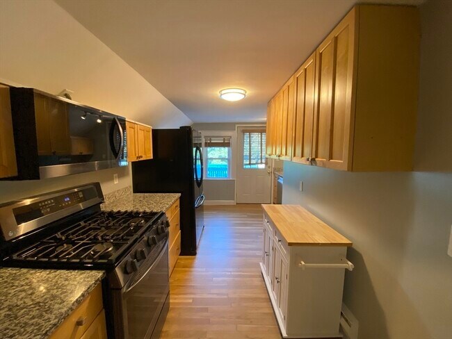 Building Photo - 34 A Howard St