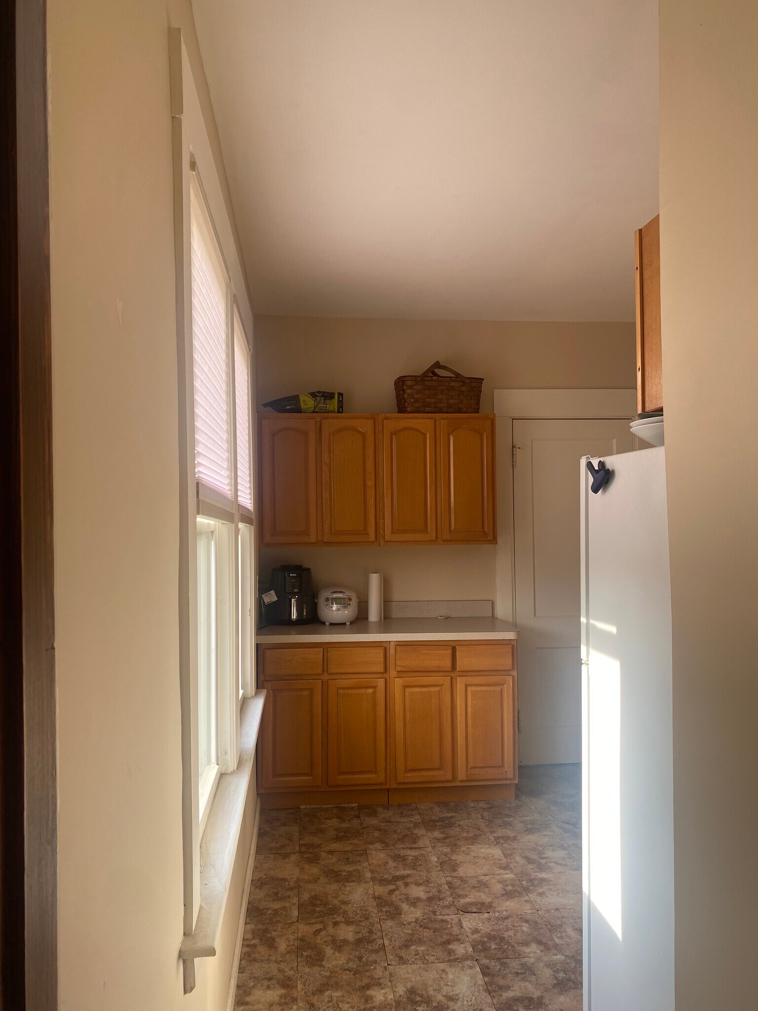 Kitchen - 616 Whalley Ave