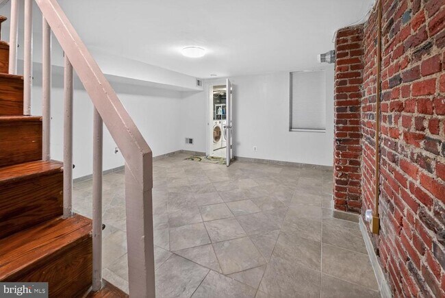 Building Photo - 1025 30th St NW