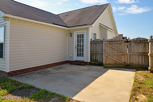 Building Photo - 2008 Penncross Dr