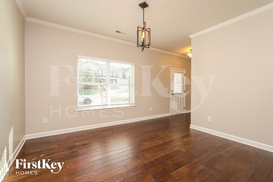 Building Photo - 264 Water Mill Rd