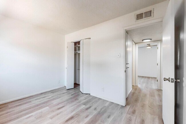 Building Photo - Cozy 3 Bedroom 1.5 Bathroom In NW Albuquerque!