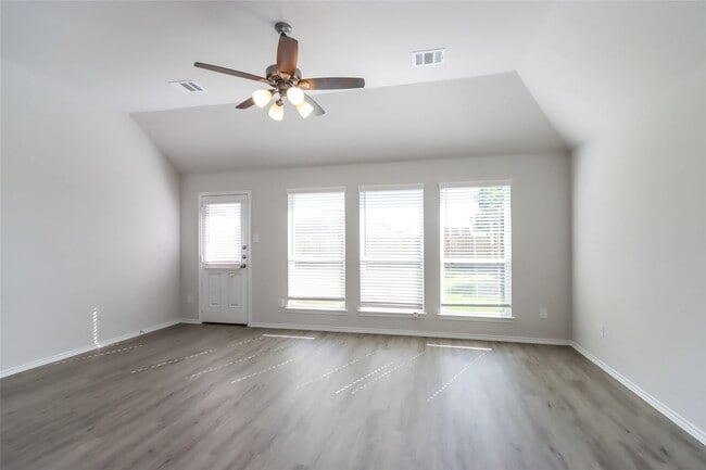 Building Photo - 21310 Shadbush Avenue