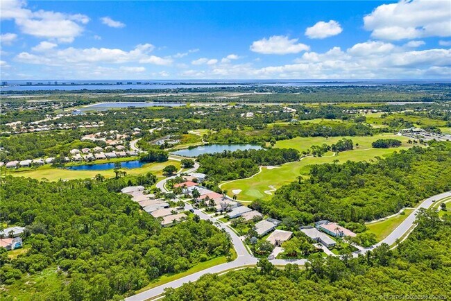 Building Photo - 1327 NW Mossy Oak Way