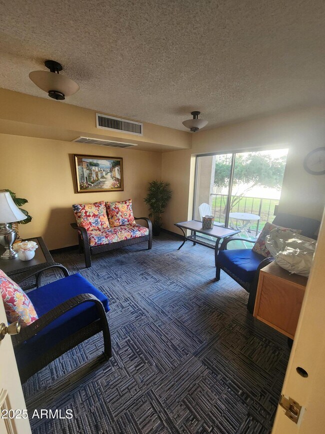 Building Photo - 3033 E Devonshire Ave