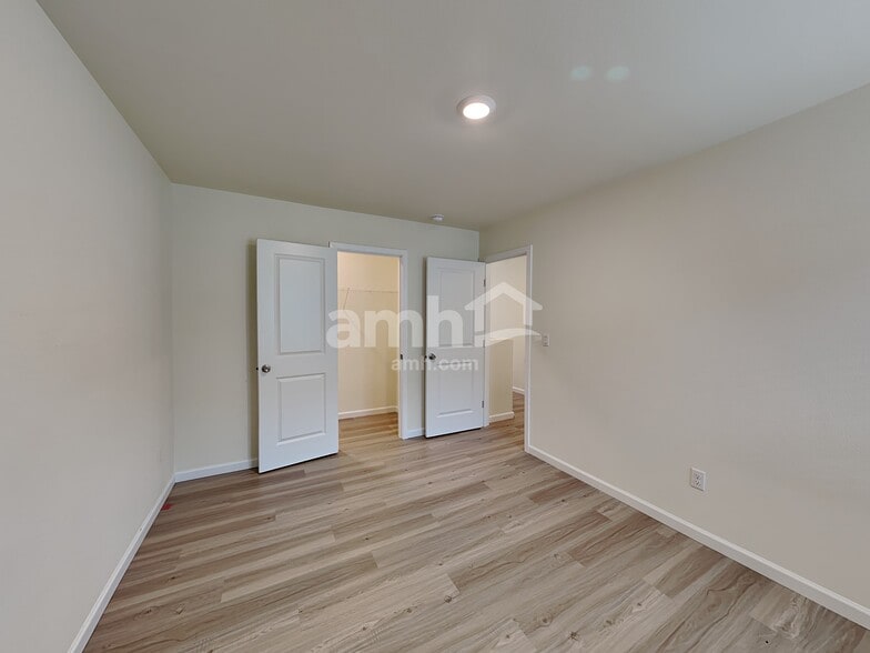 Building Photo - 1221 W 17th Ave