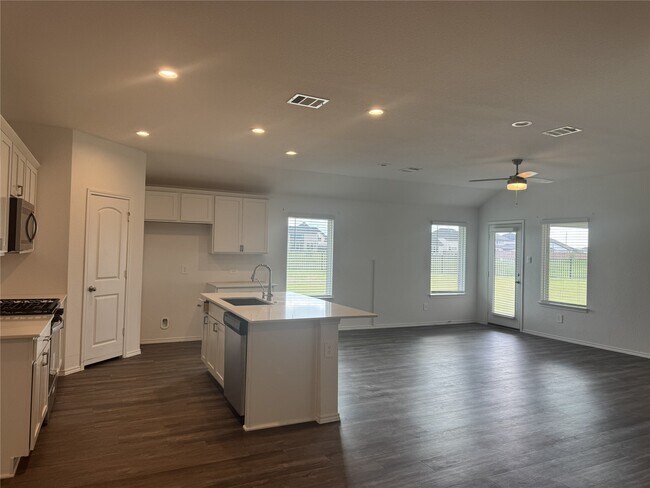 Building Photo - 5005 Almond Ter Dr