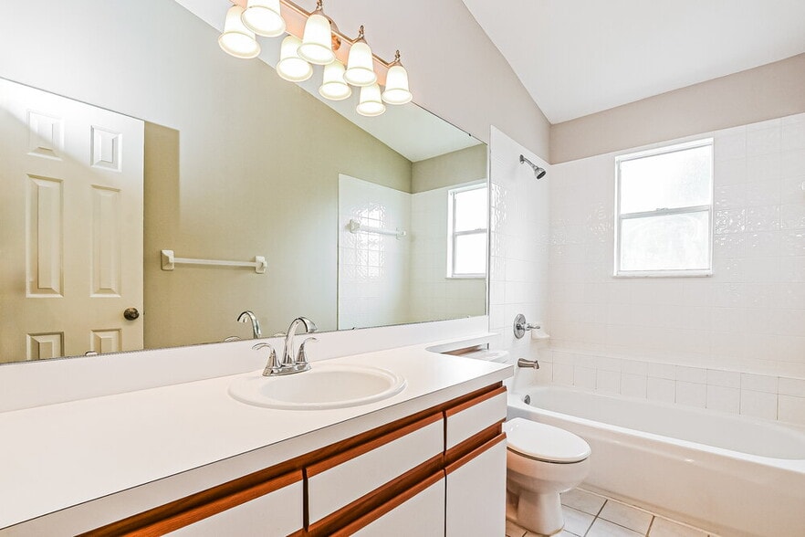 Building Photo - 3363 Hamlet Loop