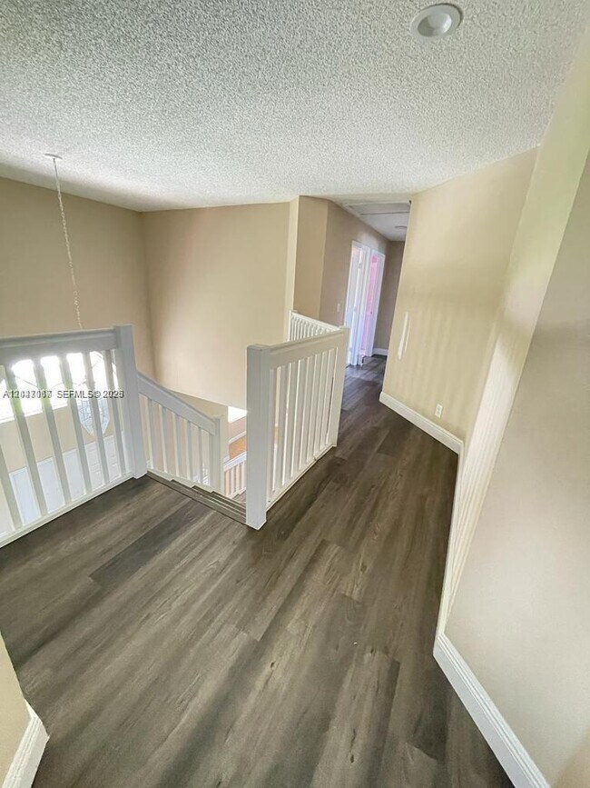 Building Photo - 558 Stonemont Dr