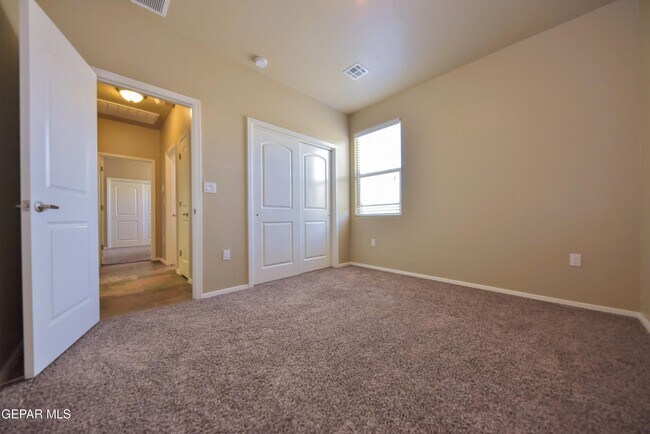 Building Photo - 270 Silver Hill