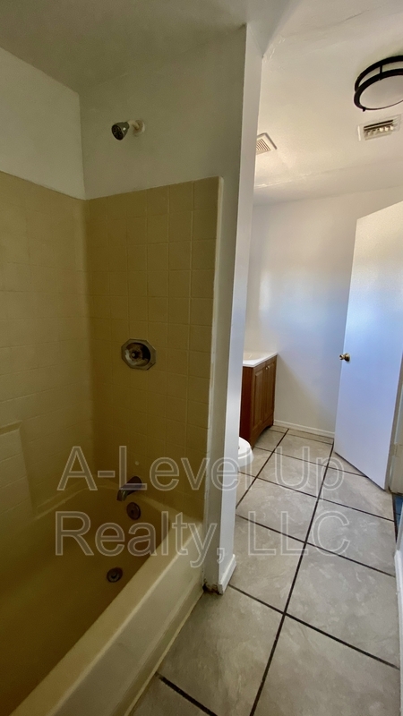 Building Photo - 3909 S 14th Ave