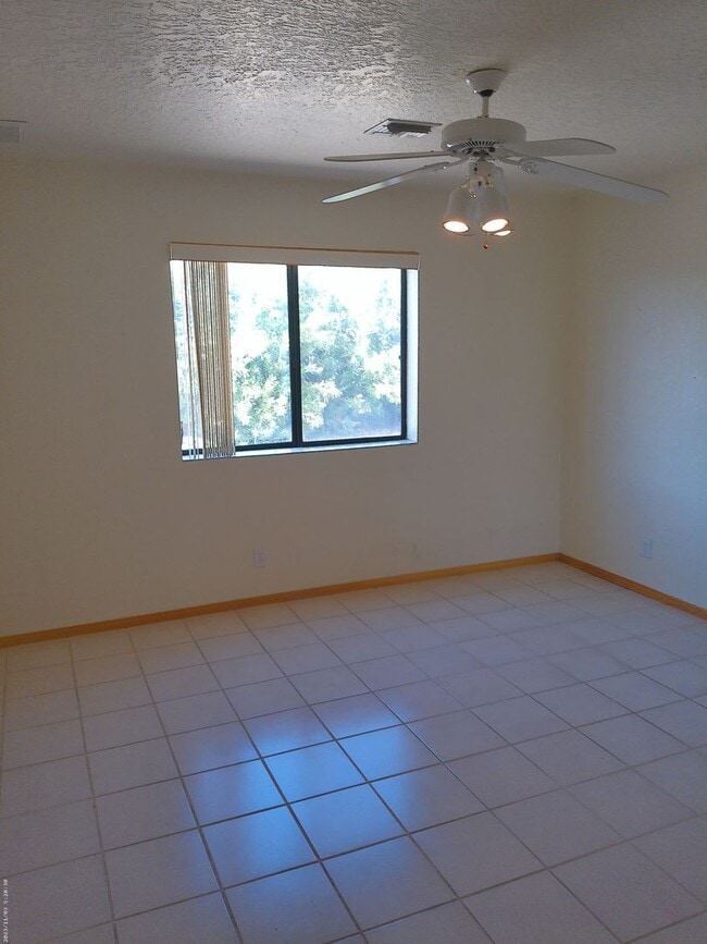 Building Photo - 1771 Miramar Dr