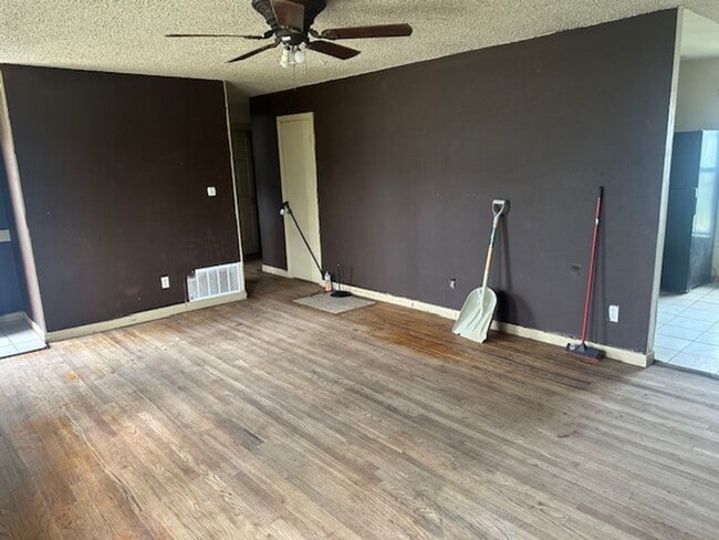 Building Photo - 4409 S Travis St