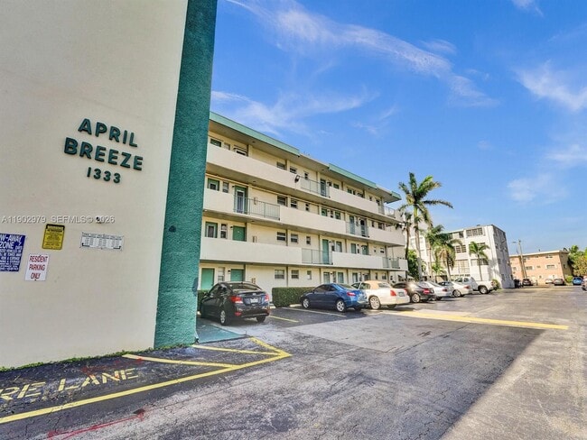Building Photo - 1333 E Hallandale Beach Blvd